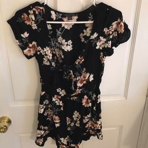 Fun & flirty romper with keyhole in front